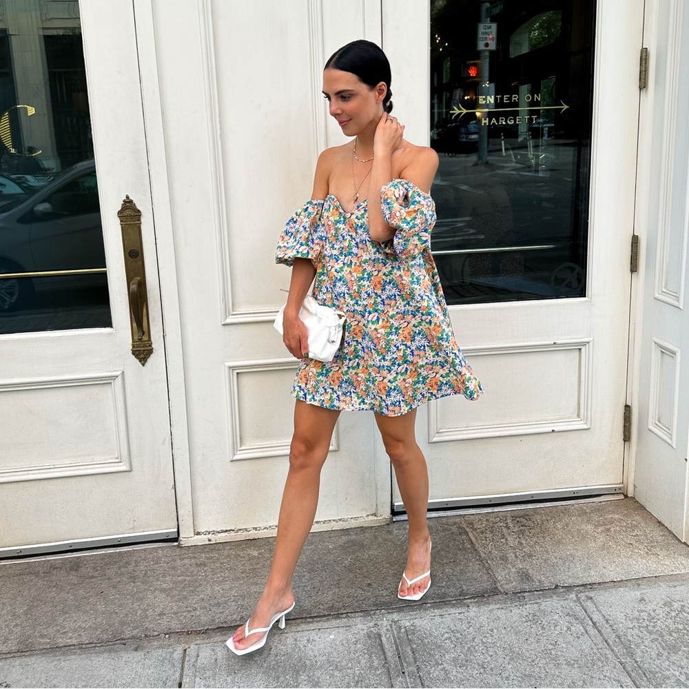 Off the shoulder mini colourful pattern dress!